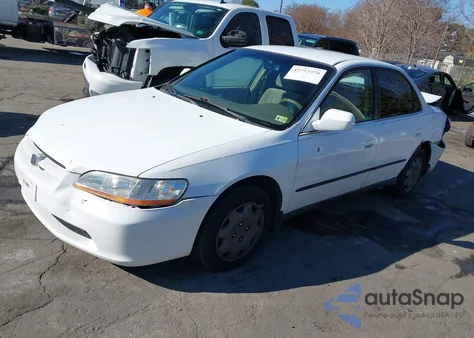 2000 Honda Accord 2.3 Lx from USA, damaged, VIN 1HGCG6653YA081002